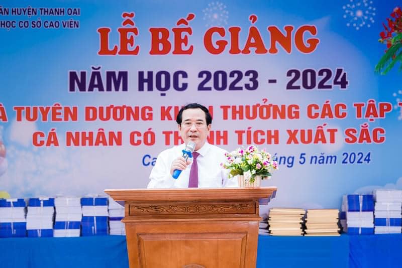 Ông Đoàn Việt Dũng- Huyện uỷ viên- Trưởng phòng GD và ĐT huyện Thanh Oai phát biểu tại buổi lễ